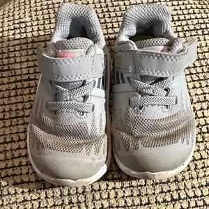 Kids Gray Nike Sneakers - Bin 15